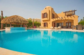 Y 140 wast golf heated private pool